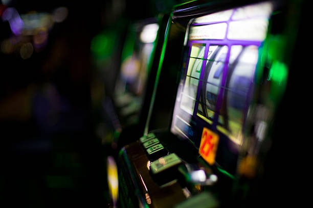 Fortune Mouse slot interface showing the three-reel layout on neon69 login